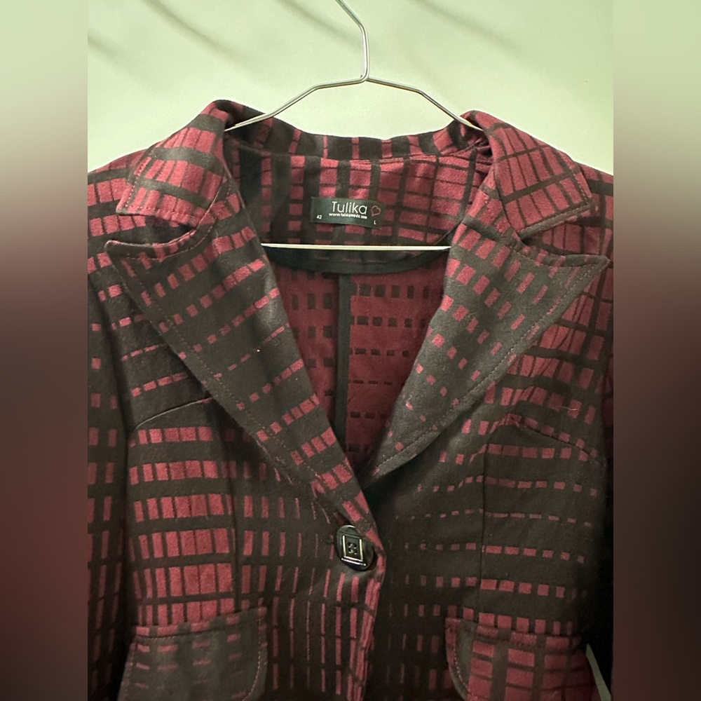 Women's Burgundy Patterned Blazer - Picture 2 of 5